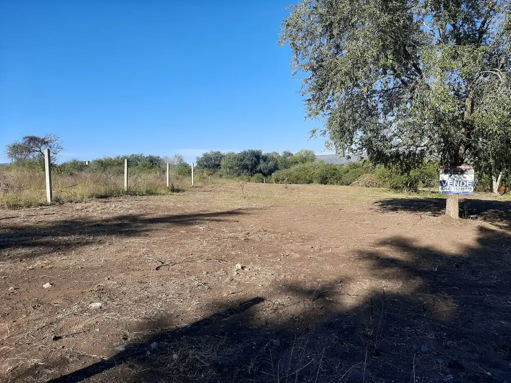 Lote a la venta en Villa Parque Siquiman. (L133)