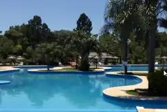 Áreas comunes piscina en Country Club Belgrano, Country Club
