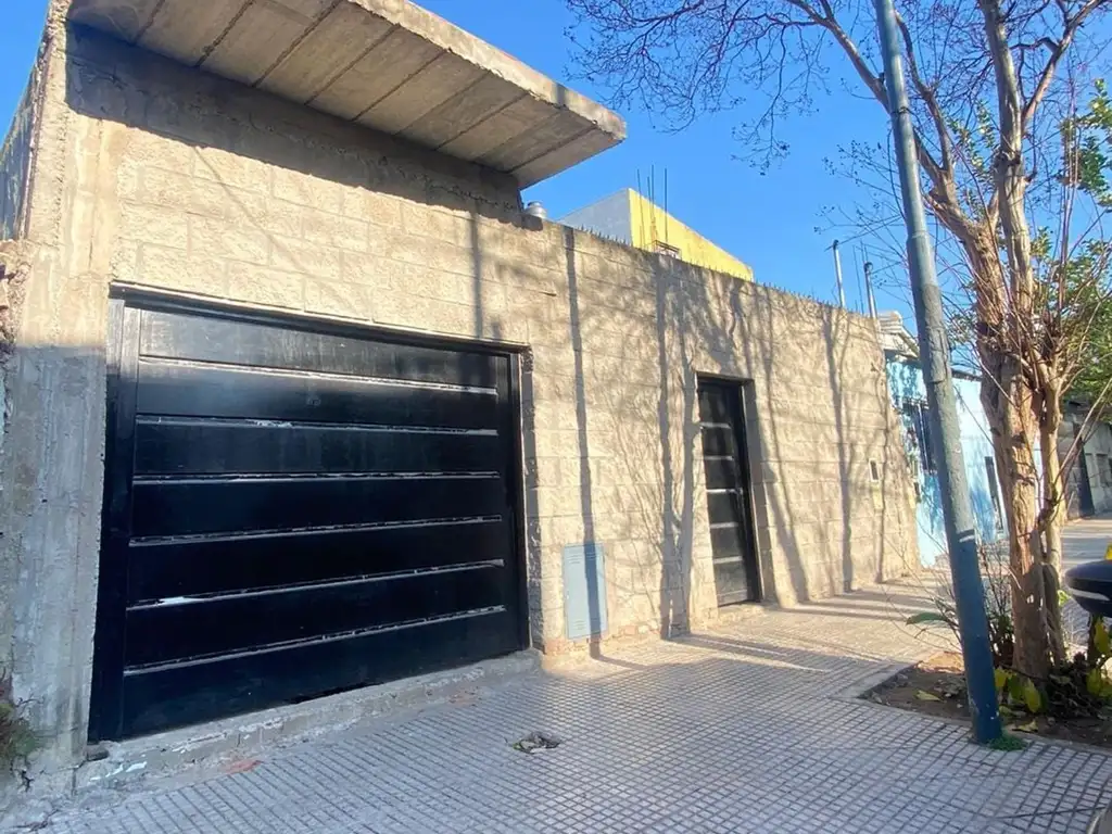 Casa en Venta a Terminar Lote 8,66 x 30 - Pileta