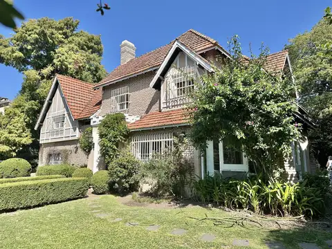 MARAVILLOSA CASA ANTIGUA EN MARTINEZ, SOBRE DOS LOTES QUE SUMAN 1554M2 EN UN ENTORNO INMEJORABLE. - Foto 0