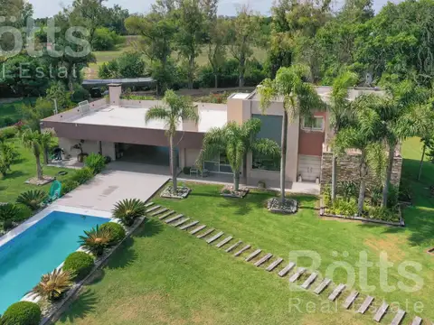 Casa de alto nivel  en  Cortines - Lujan