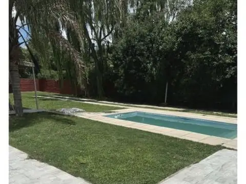 Casa con piscina, y amplio jardin. Alquiler TEMPORARIO. Villa Amelia.