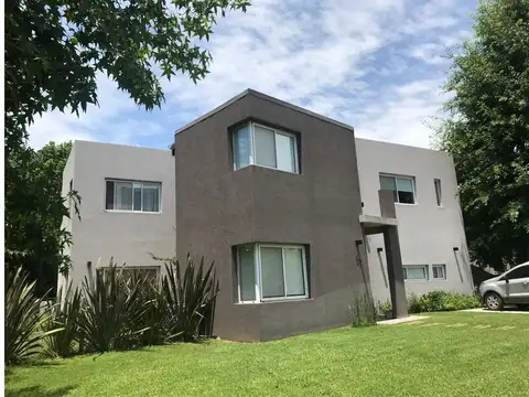Casa en Venta - 4 dormitorios - USD 285.000