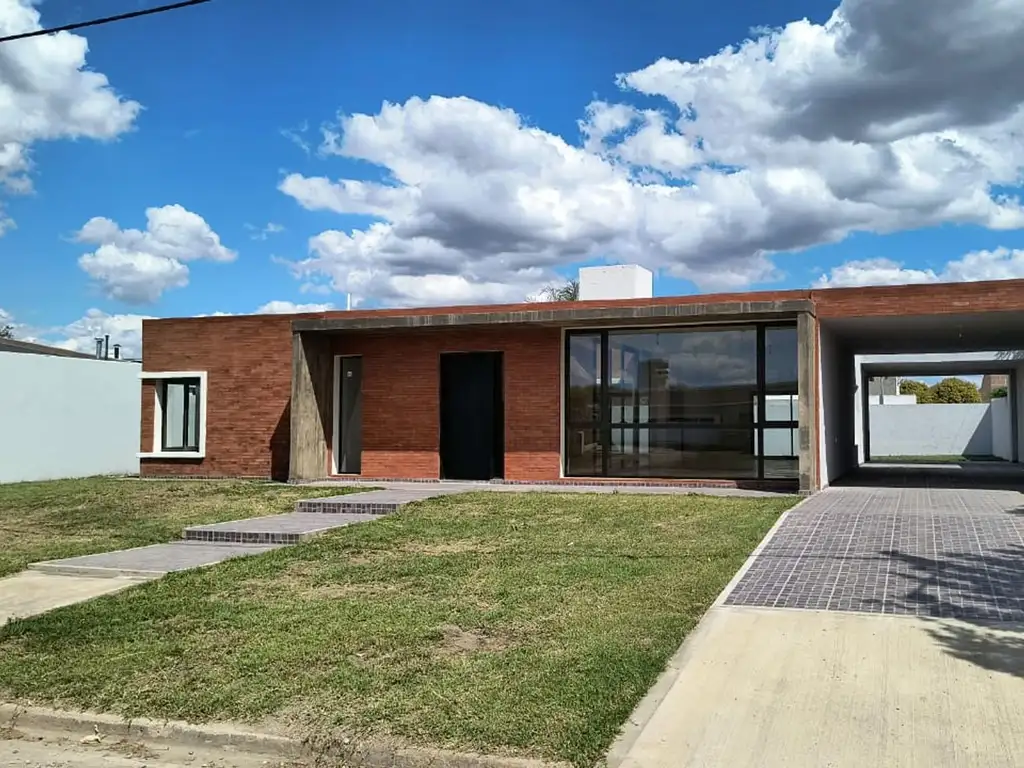 VENTA CASA 3 DORMITORIOS ESTRENAR COLONIA TIROLESA