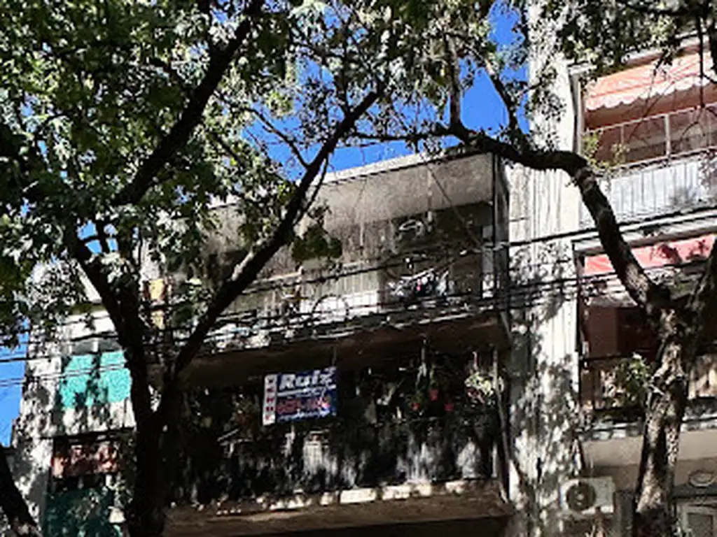 3 AMBIENTES AL FRENTE CON BALCON