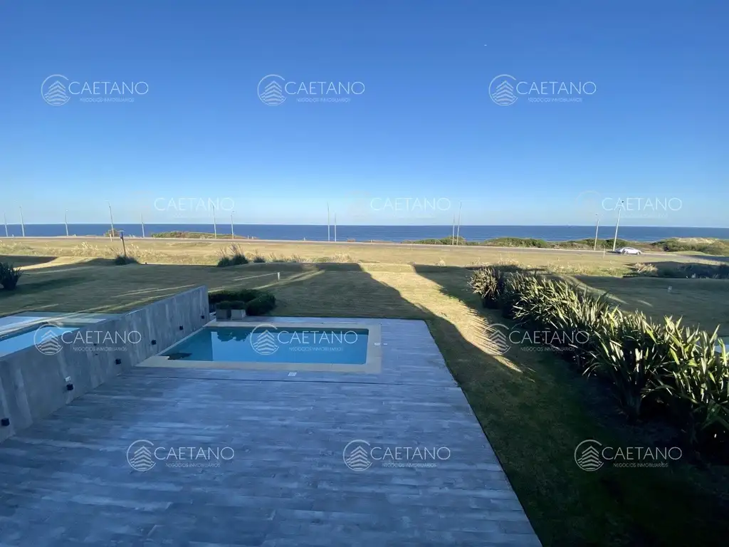 Venta apartamento 4 dormitorios, playa brava Punta del Este