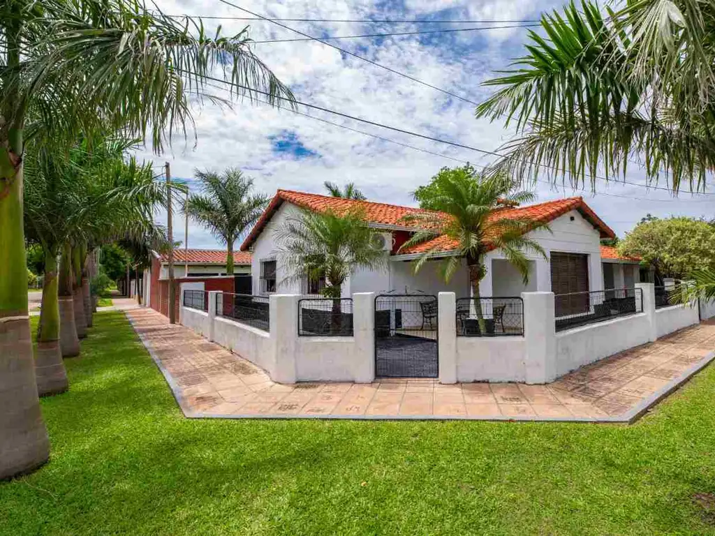 SE VENDE CASA TIPO CHALET EN LAS TOSCAS ( CENTRO)