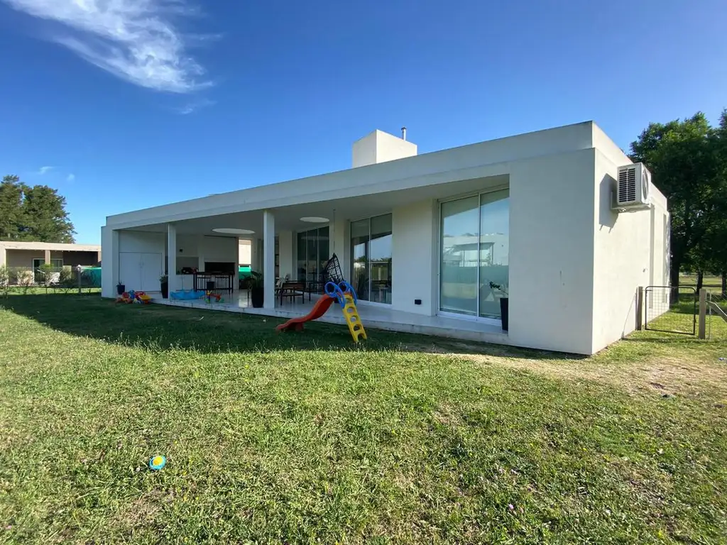 Casa a Estrenar en Barrio Cerrado Fincas de Duggan