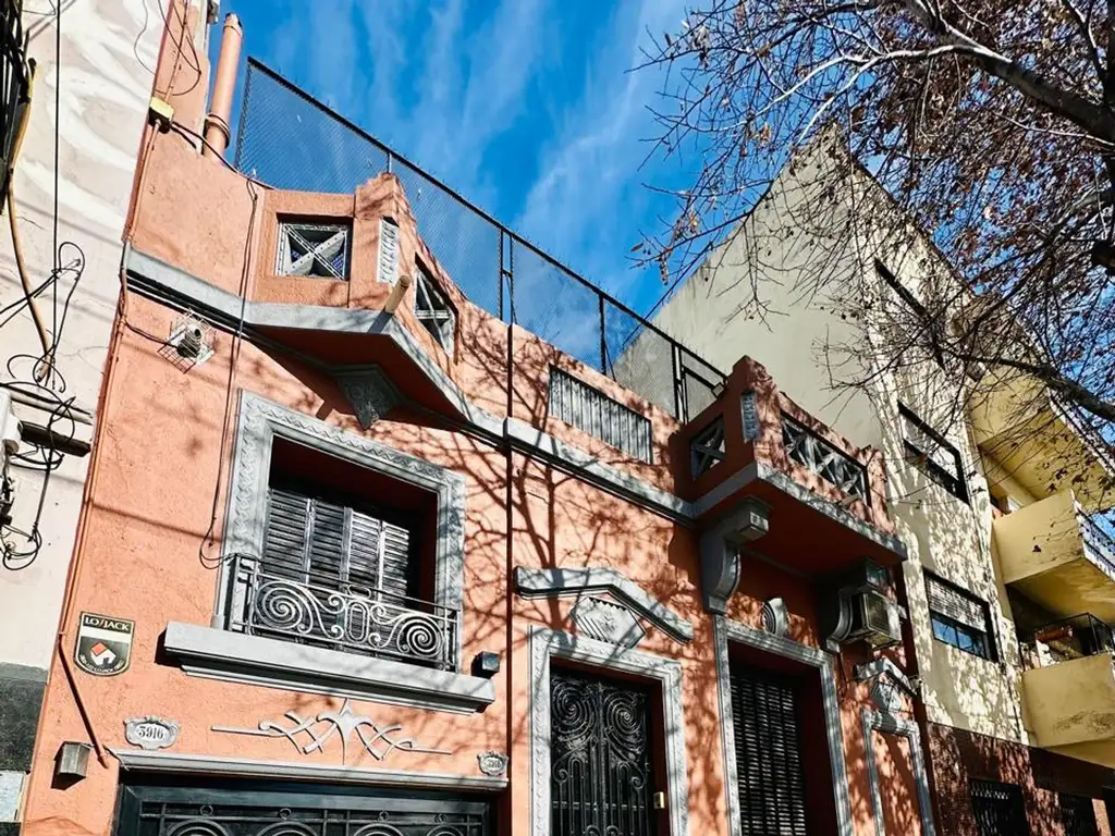 CASA 6 AMBIENTES EN VENTA BOEDO PATIO Y TERRAZA