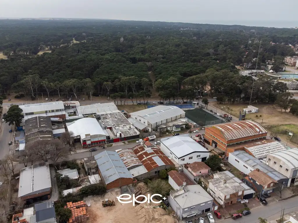 Venta Local Comercial y Galpón sobre LOTE MULTIFAMILIAR en Pinamar