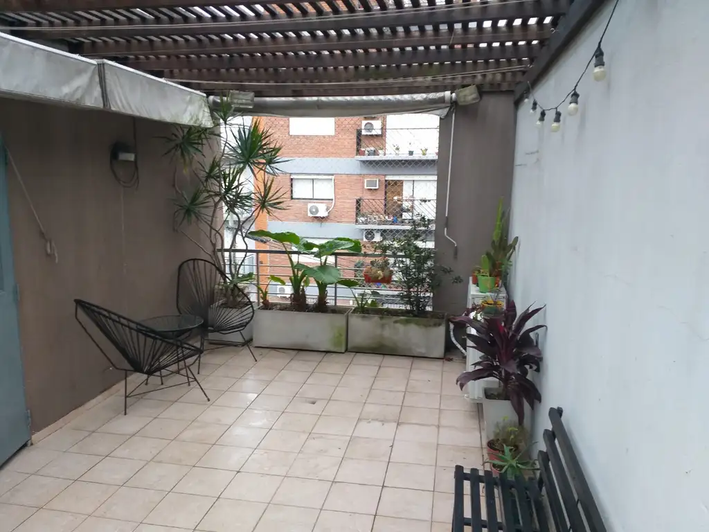 TRIPLEX DE 3 AMB CON BALCÓN, TERRAZA PROPIA Y COCHERA.