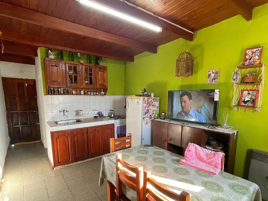 EN VENTA CASA 2 DORMITORIOS CON DEPARTAMENTO