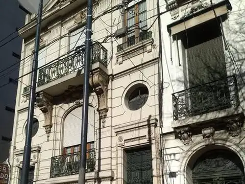 Importante casa con cúpula ascensor varias entradas todo destino