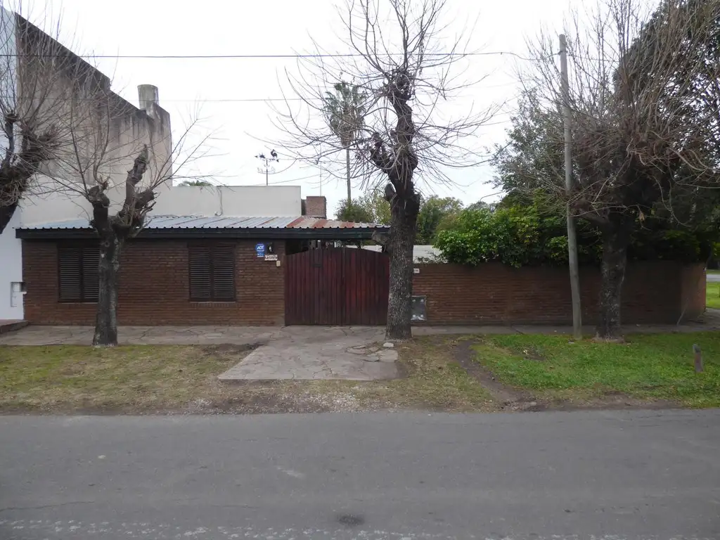 Casa en Venta en Gonnet - Dacal Bienes Raíces