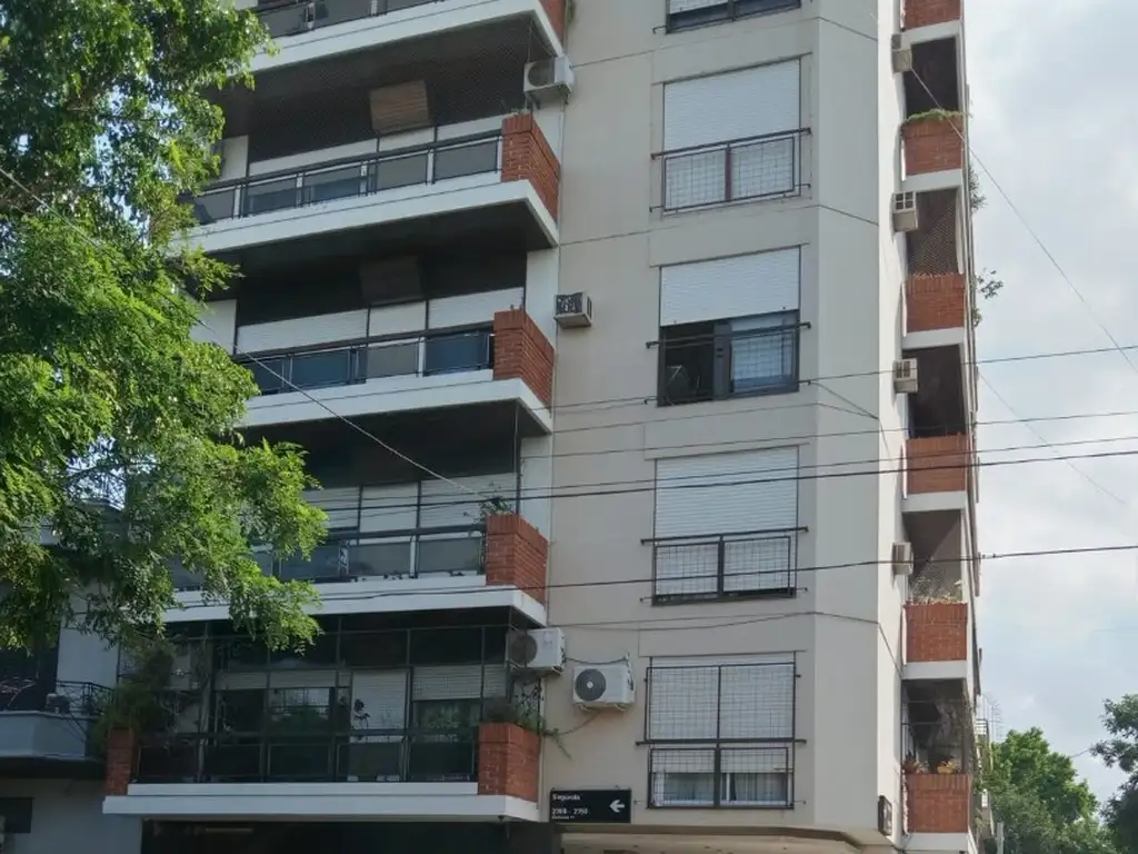 3 ambientes  al frente muy luminoso con balcon corrido y lavadero