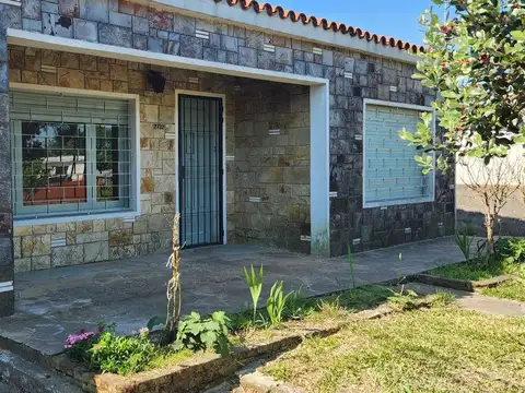 Venta de casa,1 dormitorio,amplio terreno,garage