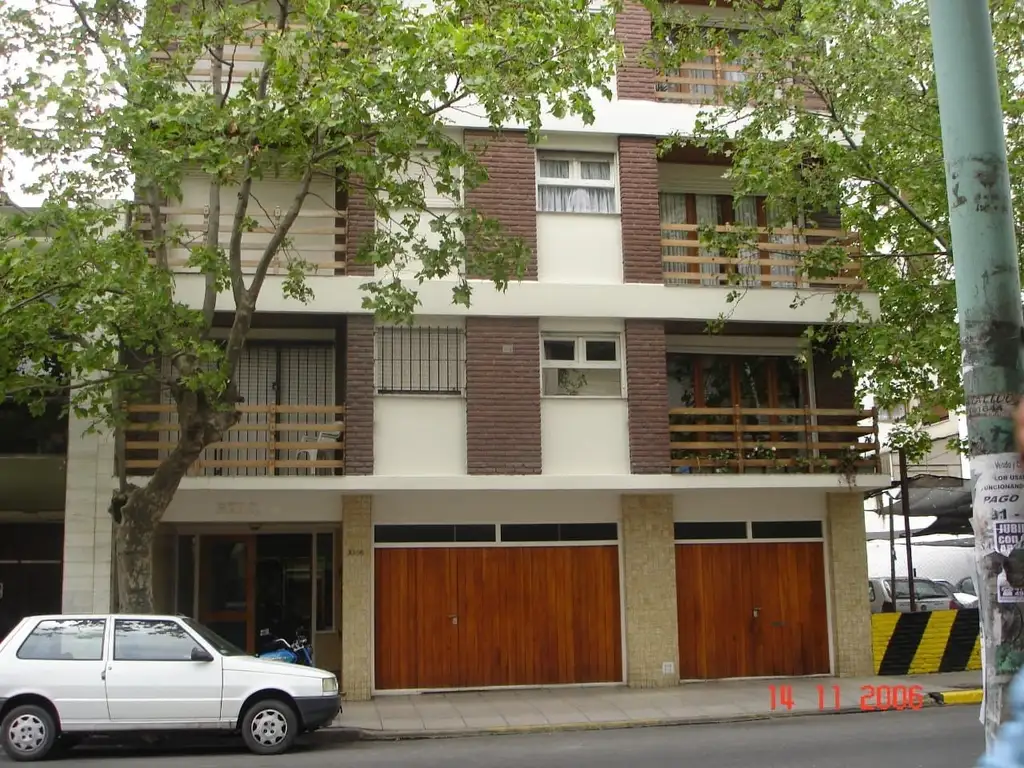 Departamento de 3 amb a la calle con cochera