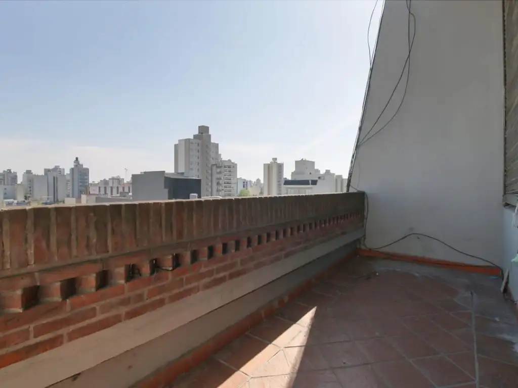 VENTA DEPARTAMENTO 3 AMB A REFACCIONAR EN LANUS