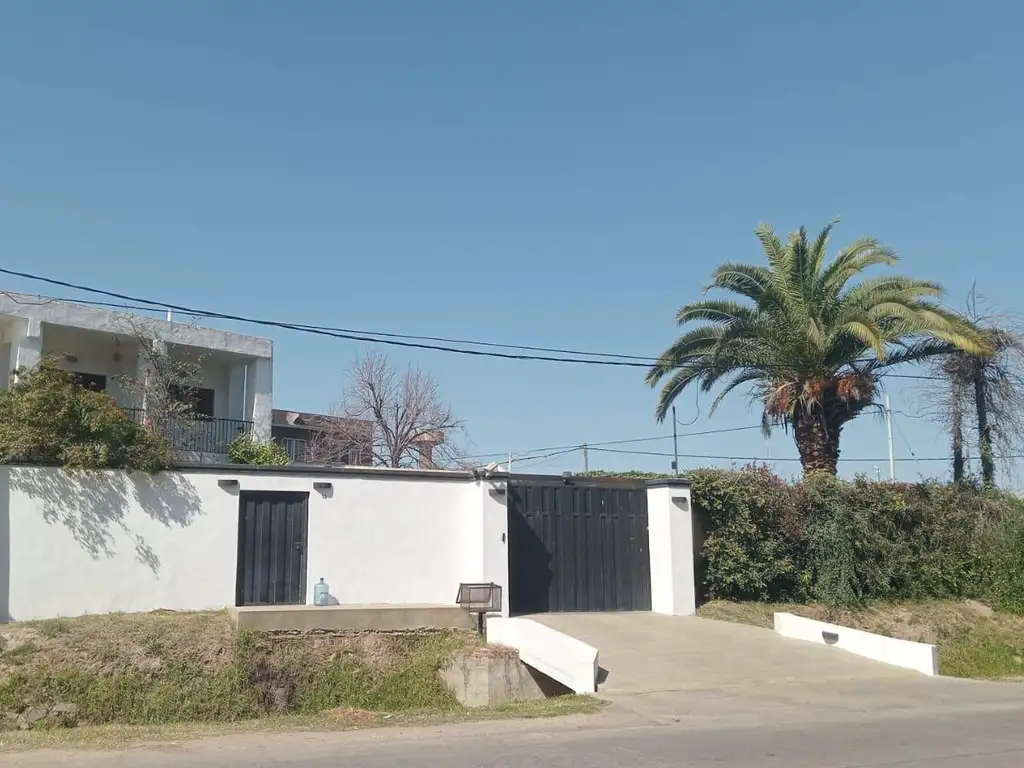 Casa en venta - 3 Dormitorios 4 Baños - Cocheras - 633Mts2 - Pergamino