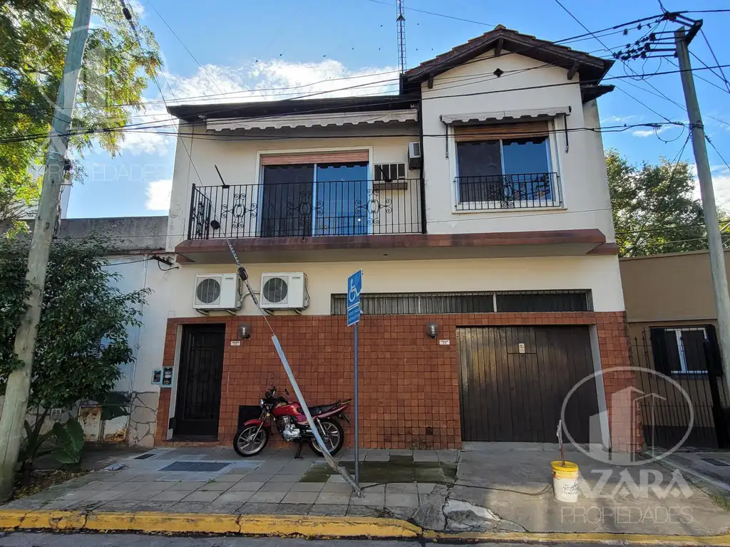 Casa de 6 ambientes en 3 plantas con gran garage/taller en PB en Florida