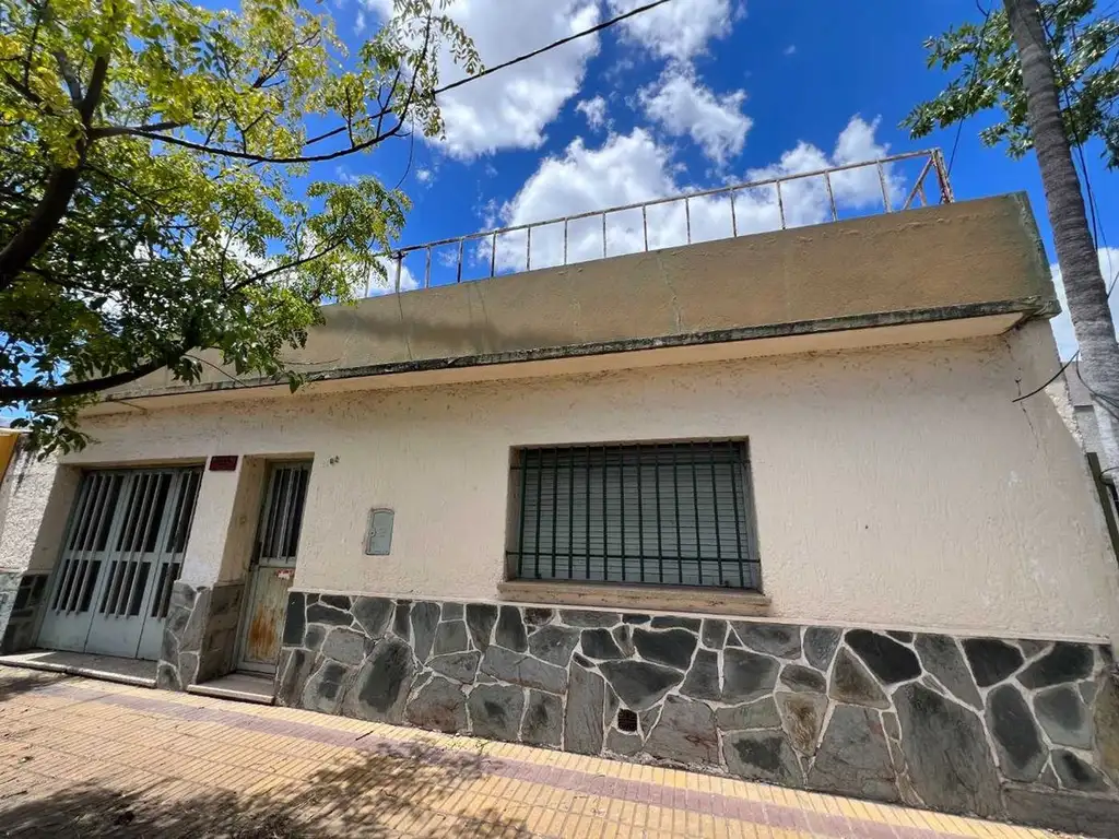 SE VENDE CASA EN PERGAMINO A REFACCIONAR