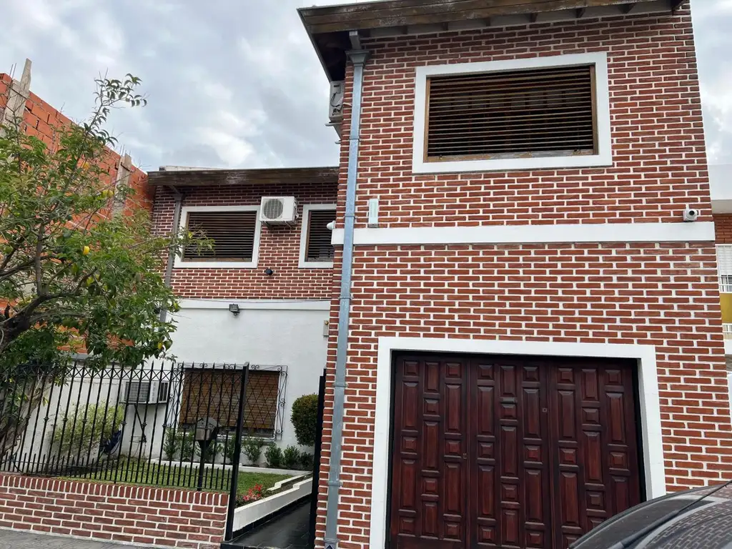 CASA DE 4 AMBIENTES EN VENTA