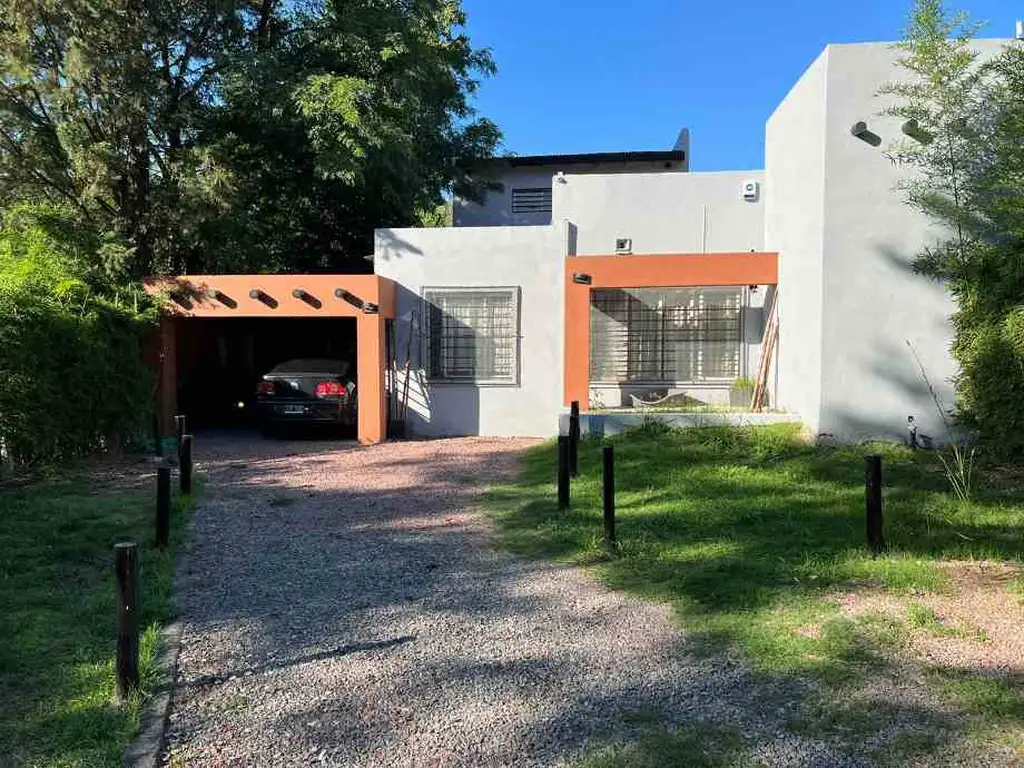 CASA MINIMALISTA DE 6 AMBIENTES EN VENTA - ITUZAINGO