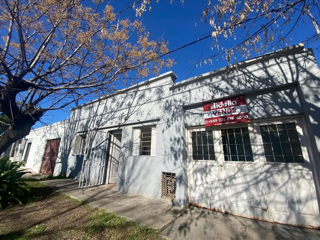 Casa en venta. Ubicada en 119 77 y 78