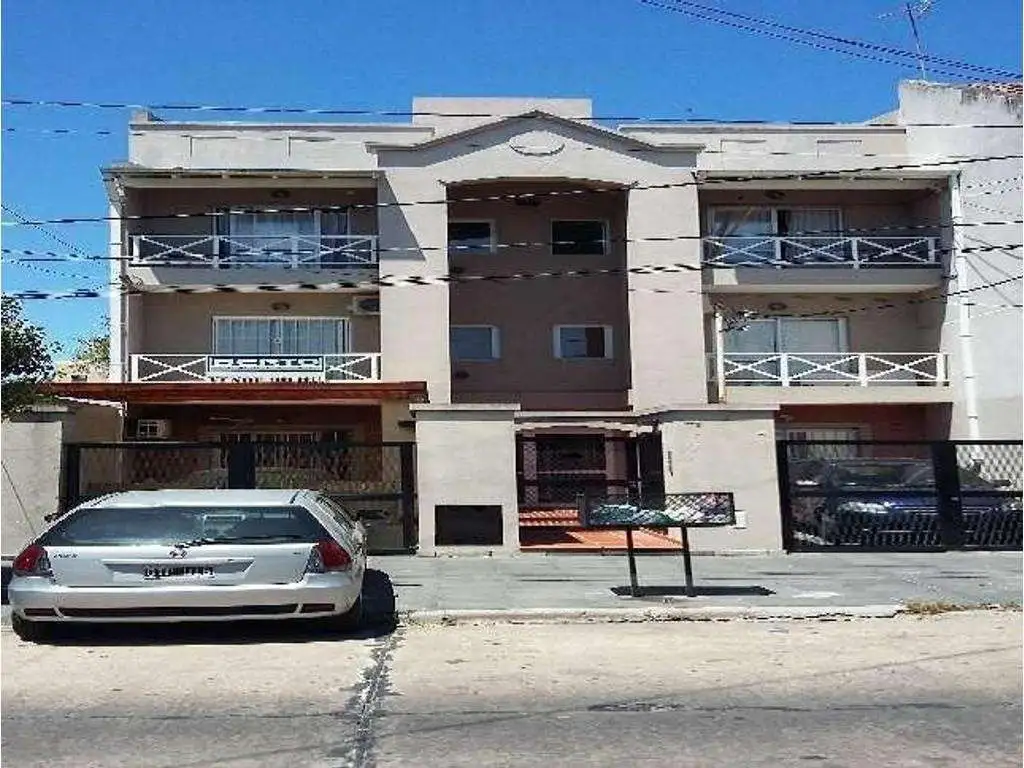 *DEPTO. DE 3 AMB. AL FRENTE EN 2º PISO POR ESCALERA C/2 BALCONES Y TERRAZA PROPIA C/PARRILLA