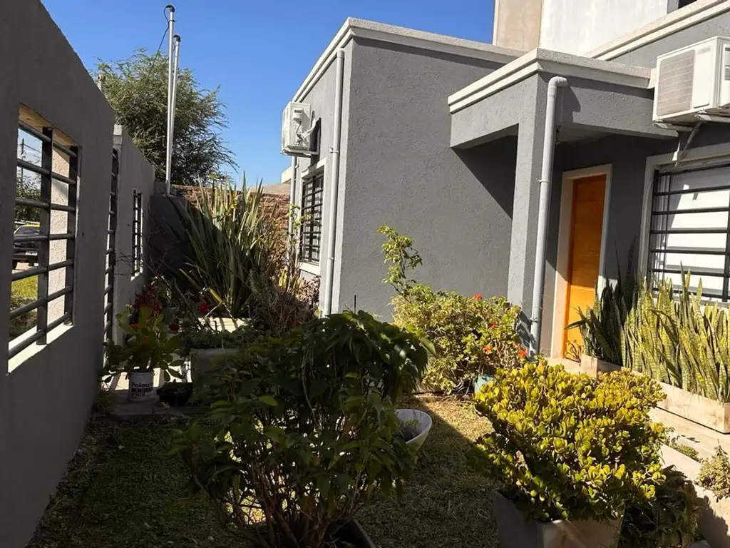 CASA EN VENTA EN BARRIO PARQUE MATHEU SEMICERRADO