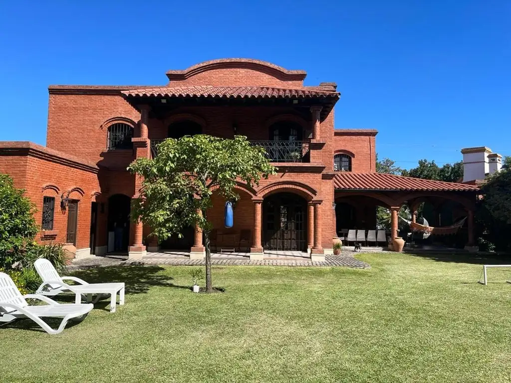 EXCELENTE CASA EN VENTA ZONA RESIDENCIAL YERBA BUENA