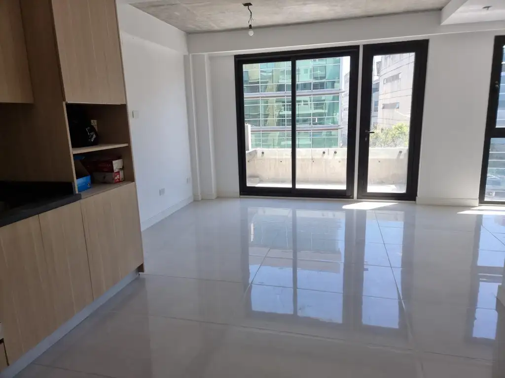 DUPLEX 3 AMBIENTES AL FRENTE CON COCHERA  BALCON