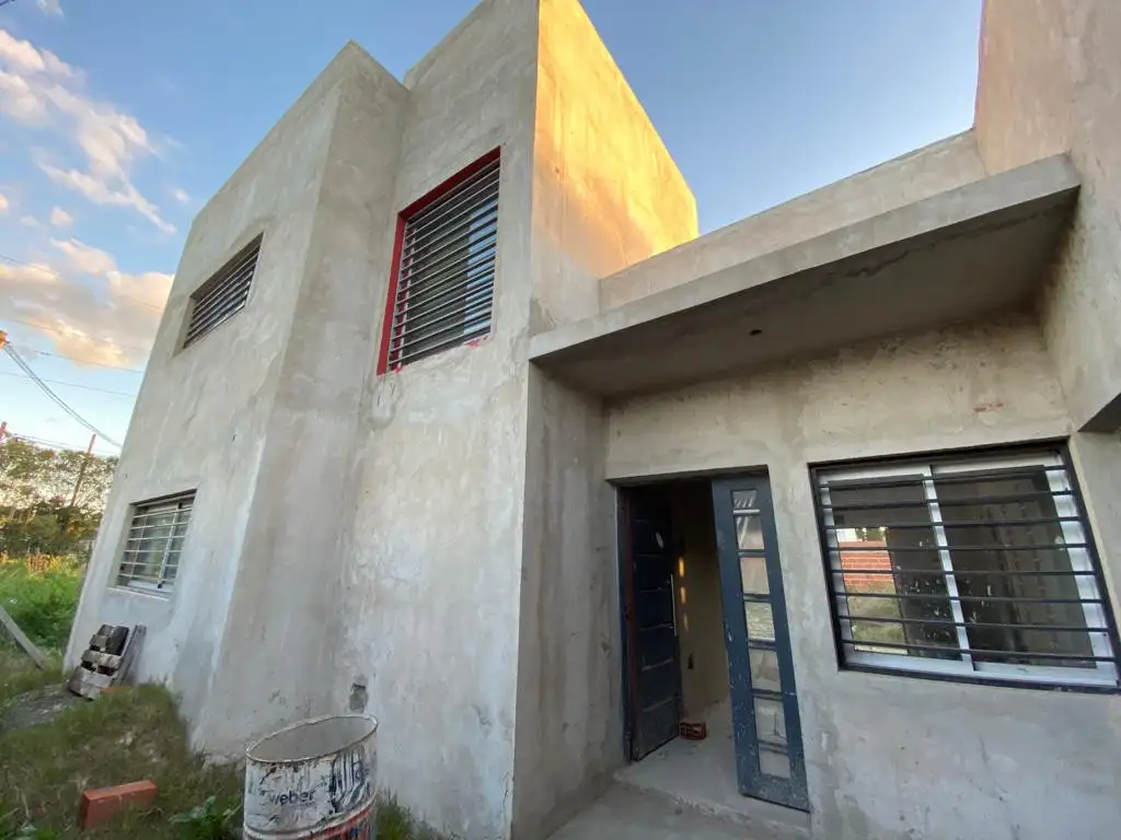 Casa en Venta en Villa Elvira [Cod: 7253-255]