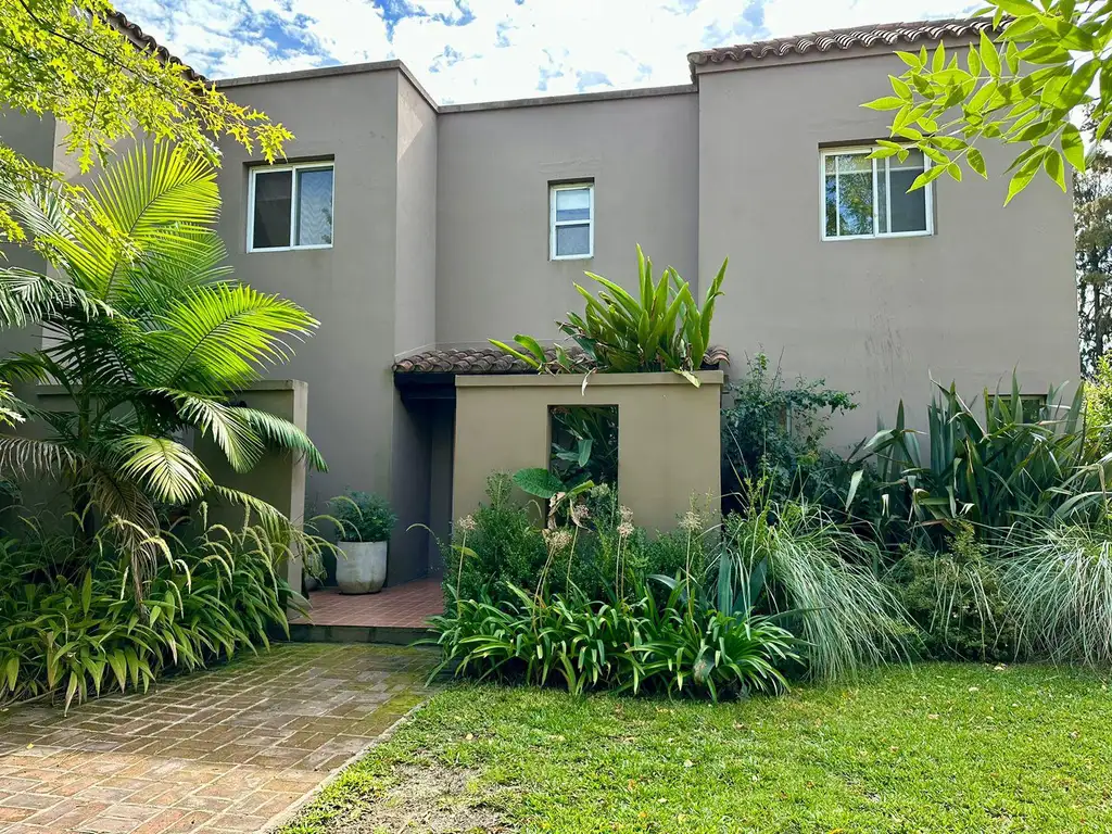 Venta | Casa con 4 dormitorios | Altamira