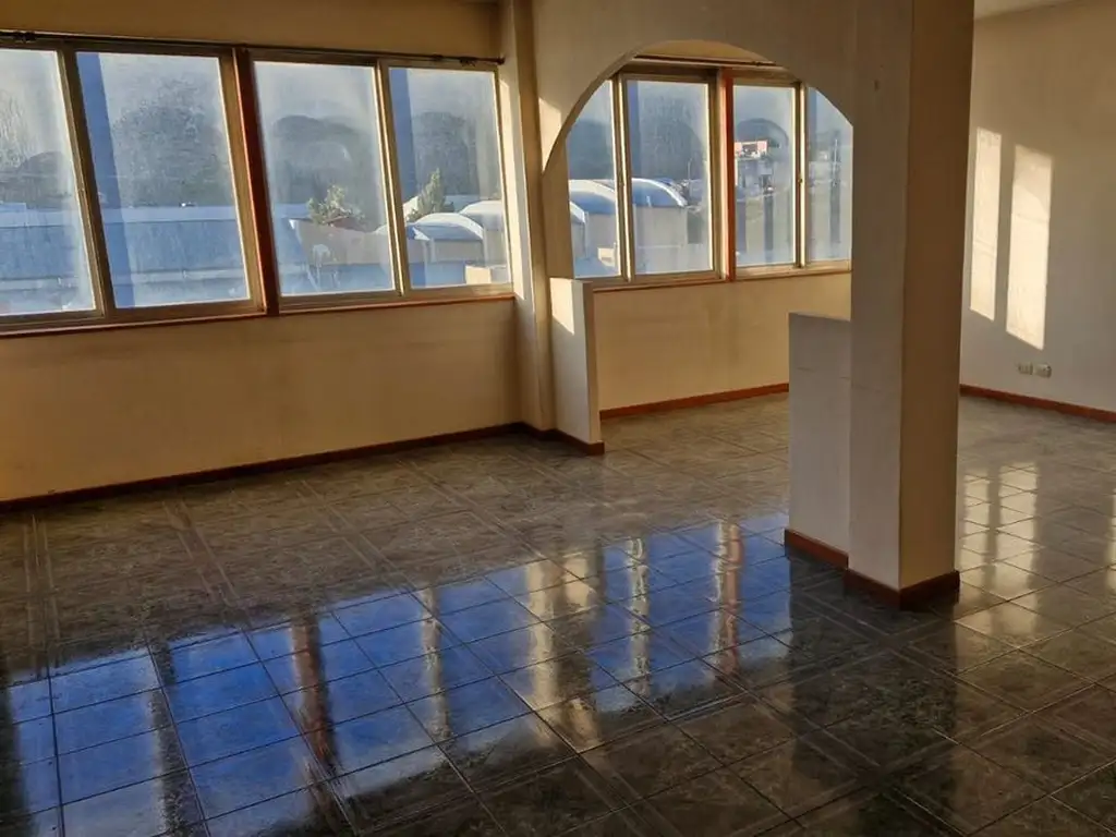 DEPTO DE 2 DORM - 94 M2 - COCHERA - CENTRO