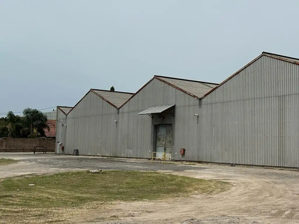 Alquiler de Nave Industrial sobre Av Calchaqui 2200 Quilmes Oeste