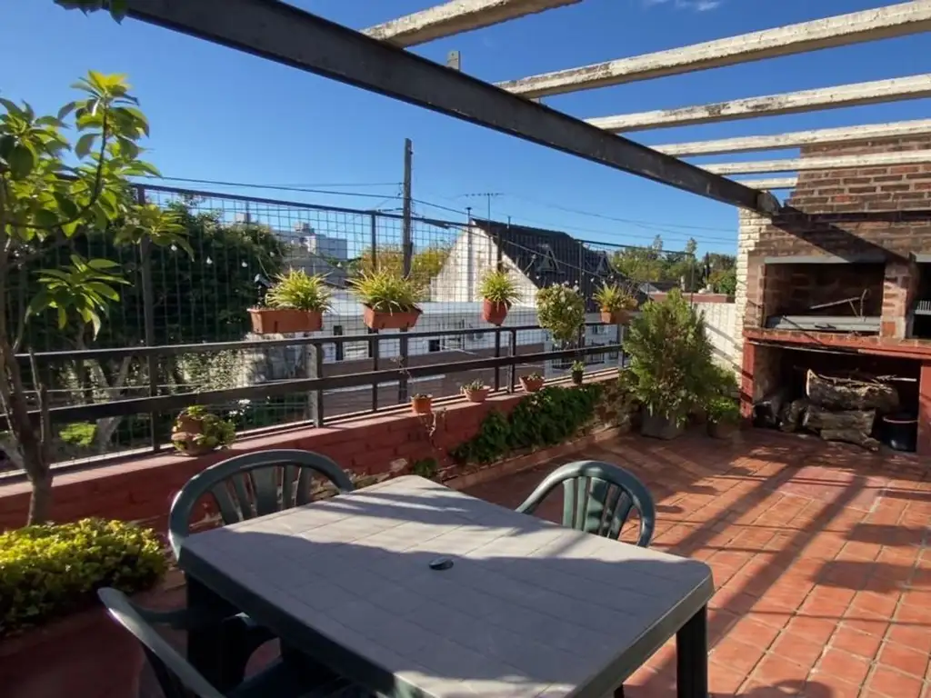 VENTA CASA 3 AMB PLANTA ALTA CON TERRAZA Y BALCON