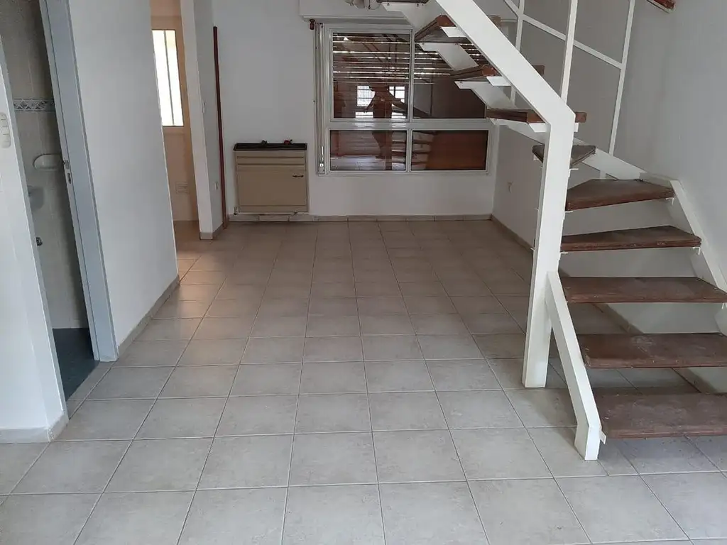 DUPLEX EN VENTA-EXCELENTE UBICACIÓN Y SEGURIDAD