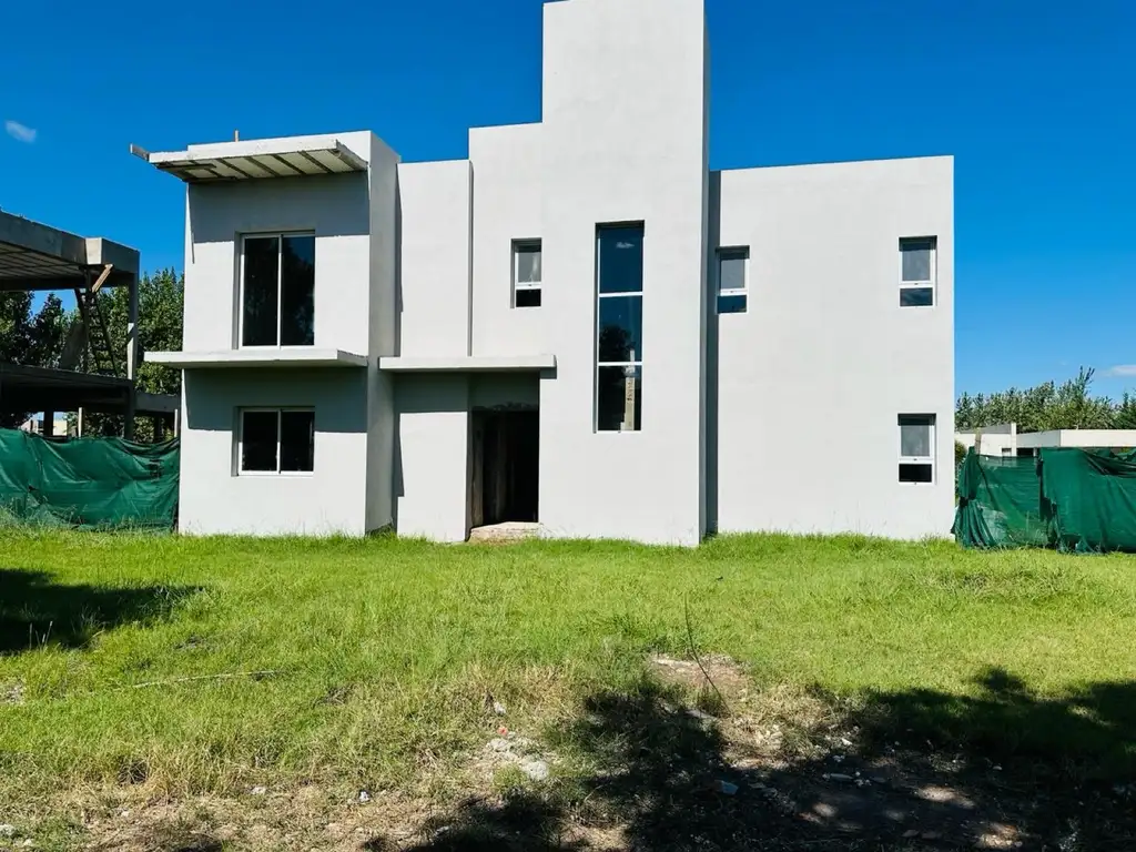 Casa en construcción - Puerto Roldán