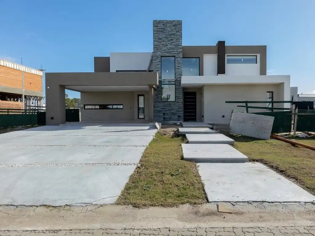 Casa de 5 ambientes en venta o alquiler, A ESTRENAR, en Country La Providencia. Canning, Ezeiza.