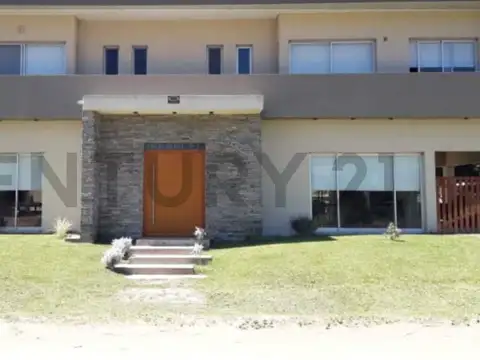 Alquiler Anual/verano, casa en barrio Nayades - Pinamar