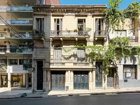 Casa en Planta Alta con 4 dormitorios, cochera y terraza en Zona Monumento