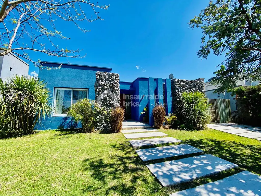 IMPERDIBLE CASA EN UNA PLANTA, LOTE INTERNO CON JARDÍN Y PISCINA, BARRIO CERRADO LA COMARCA!