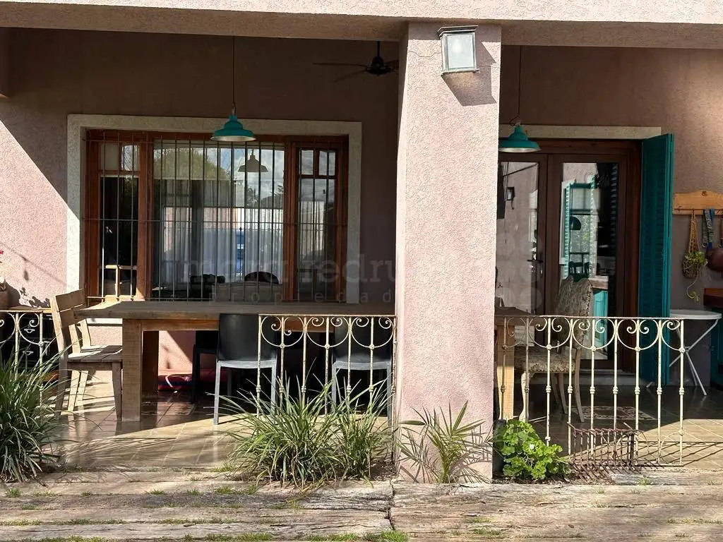 IMPORTANTE CASA CENTRICA  CON PARQUE Y PILETA EN VENTA EN CH