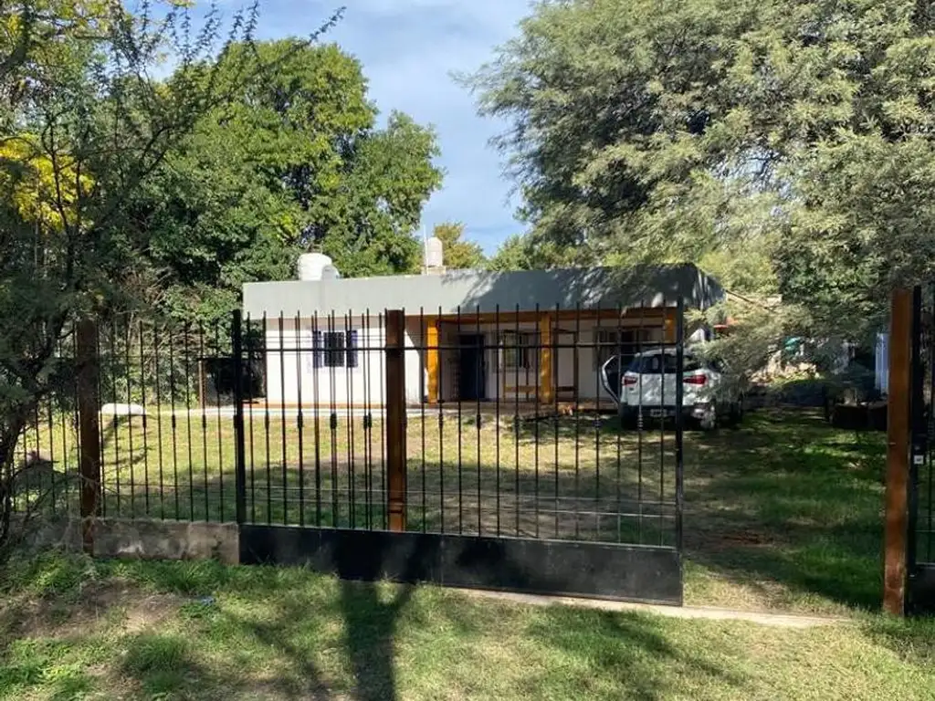 Casa con pileta y fondo libre A ESTRENAR