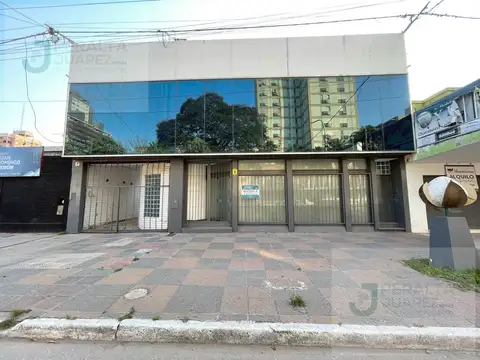 Edificio Comercial en importante avenida de acceso