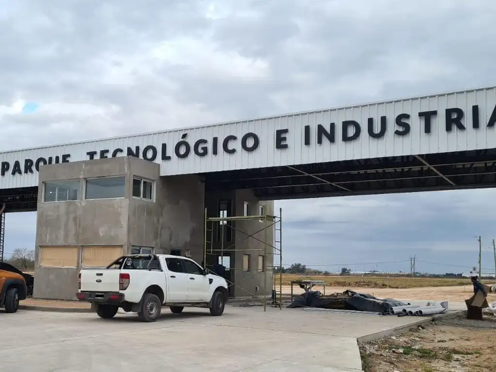 Berazategui Lote 2000mts en venta Parque industrial Intepark - Sobre autopista