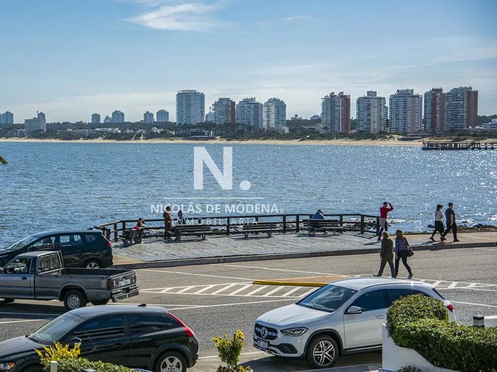 Departamento de 4 dormitorios en venta, con vista al mar en zona puerto. Amarras del Sol