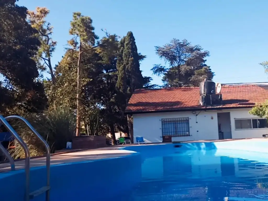 QUINTA CON PILETA SOBRE AVENIDA VERGARA EN SOURIGUES U$S 210.000.-