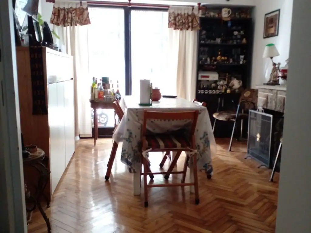 VENTA DEPARTAMENTO TRES AMBIENTES, BALCÓN, EXCELENTE ESTADO